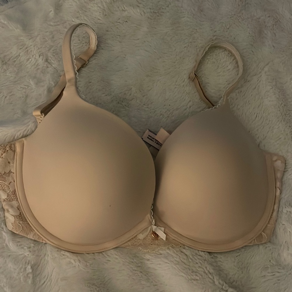 Body by Victoria push- up/Push- up 32DDD lace detailed Bra